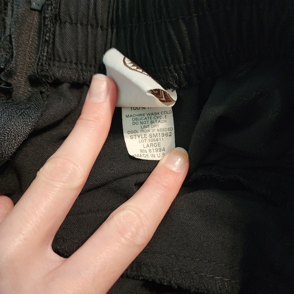 Pants that looks like a skirt - Picture 3 of 6